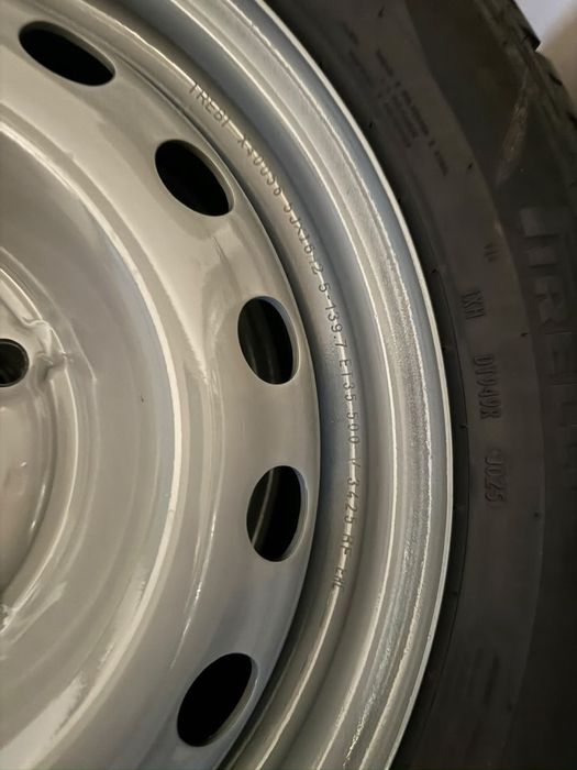 Комплект резины Pirelli с дисками на Ниву