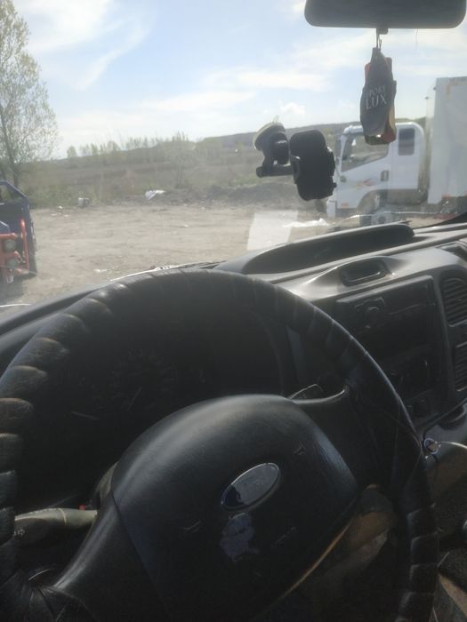 Ford sotiladi2003 zavodiskiy xolati yaxshi ishi yuq