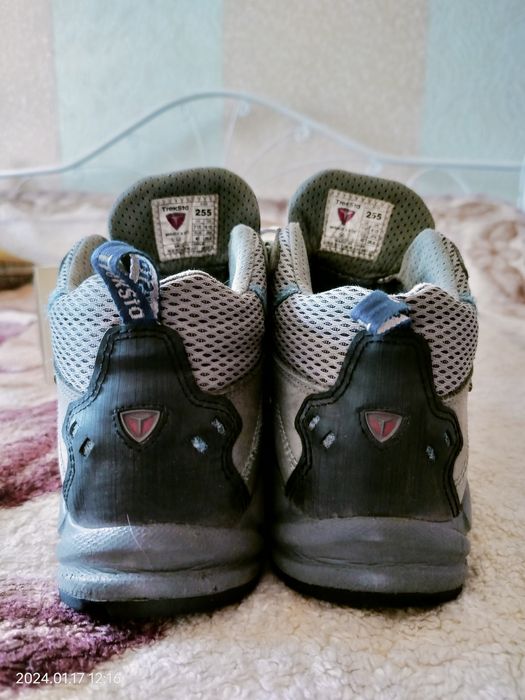 Кросовки теплые женские