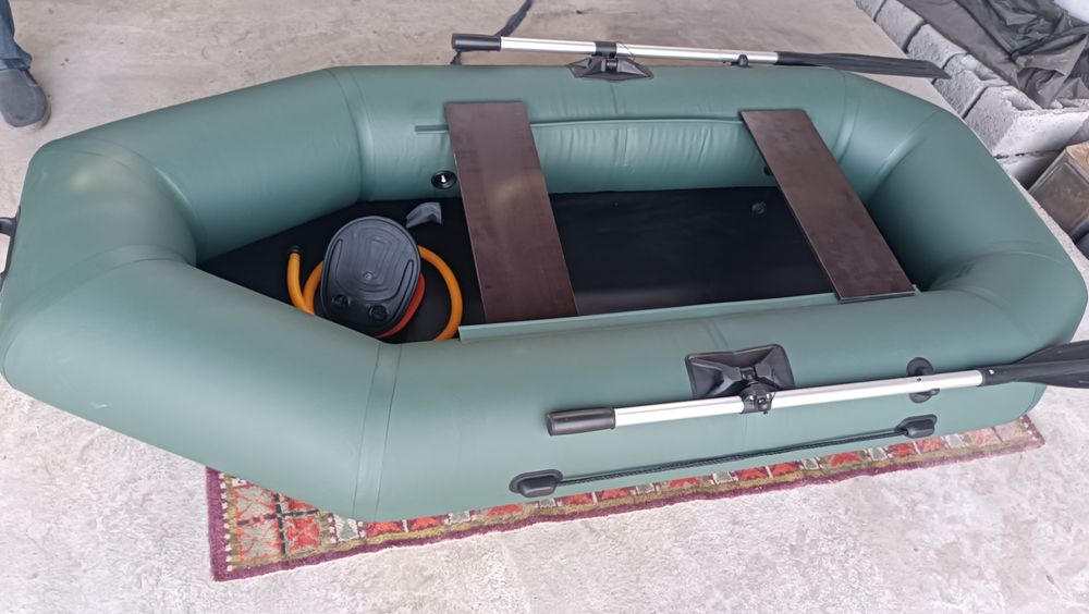 Резиновая лодка.