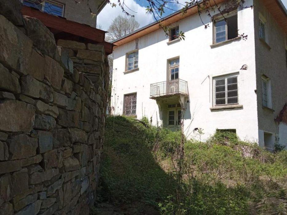 Къща в село Лопян