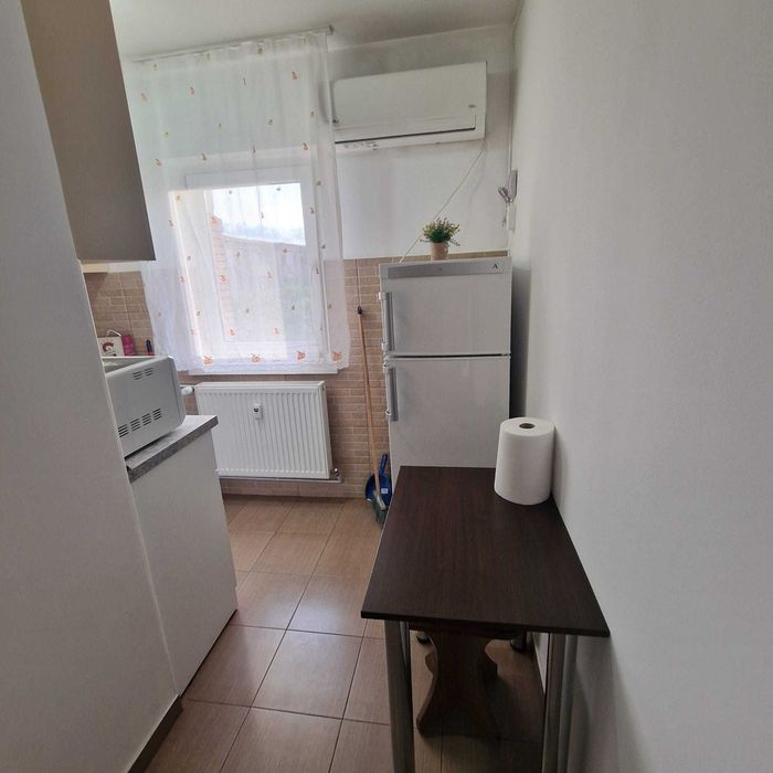 Închiriez garsonieră spațioasă, 30 mp, Craiova – Cartier Rovine, etaj 3