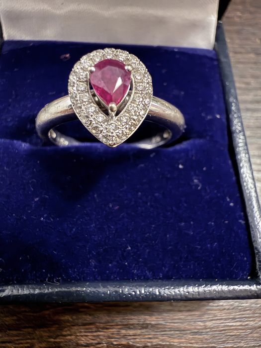 Vand inel cu rubin si diamante