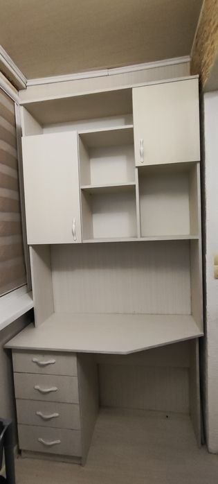 Продам письменный стол.