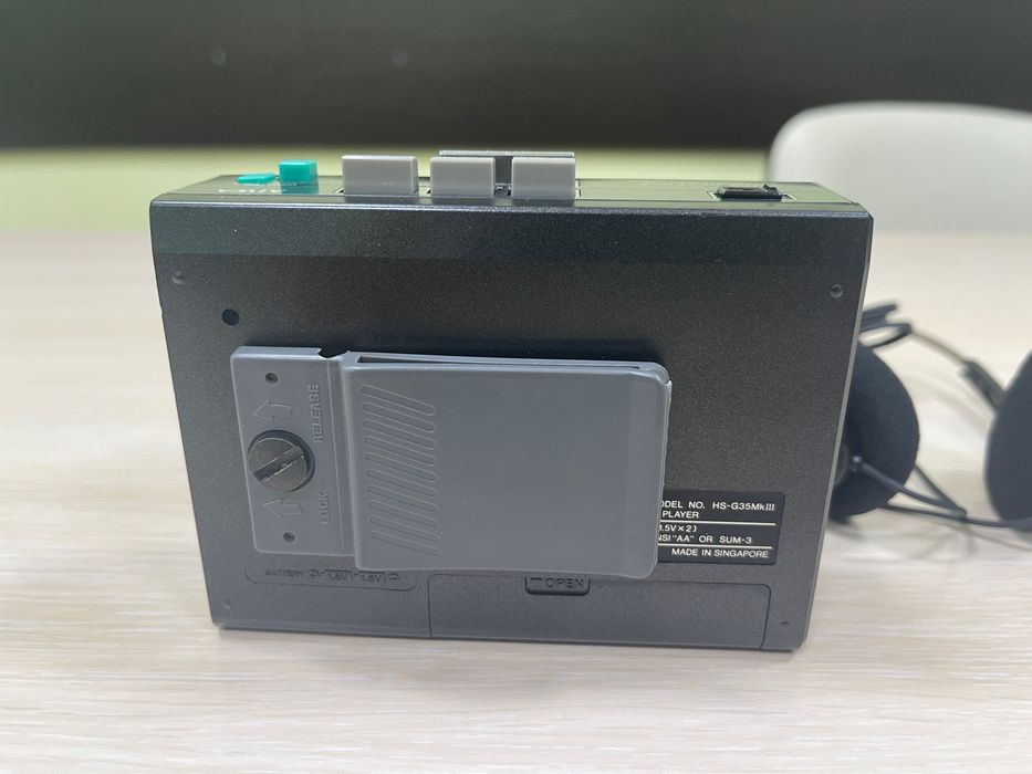 Ретро Aiwa HS‑G35 MKIII Walkman (1988) + оригинални слушалки — отлично