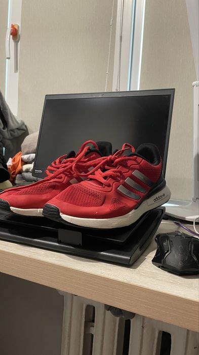 Прдам adidas feather