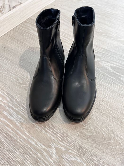 Продается новые ботинки