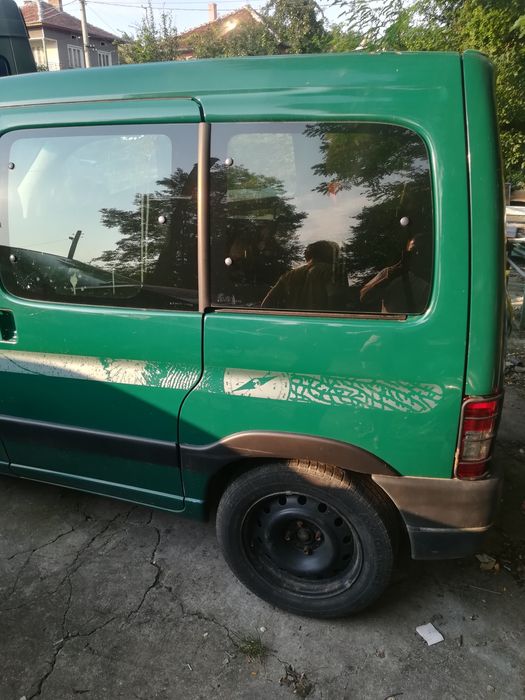 Пешо партнер на части