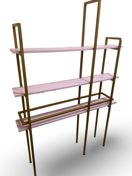 Стелажи и маси в розово и златно