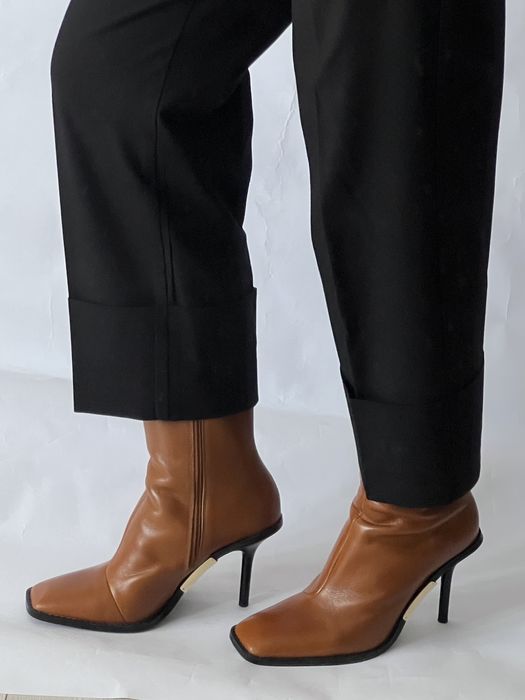 Cizme cu toc din piele
