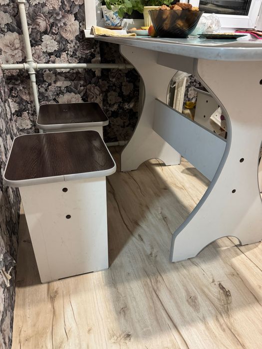 Продам стол со стульями