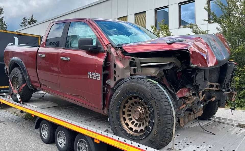 Dezmembrez RAM 1500 SLT 4X4 ∗5.7L V8 HEMi 2015