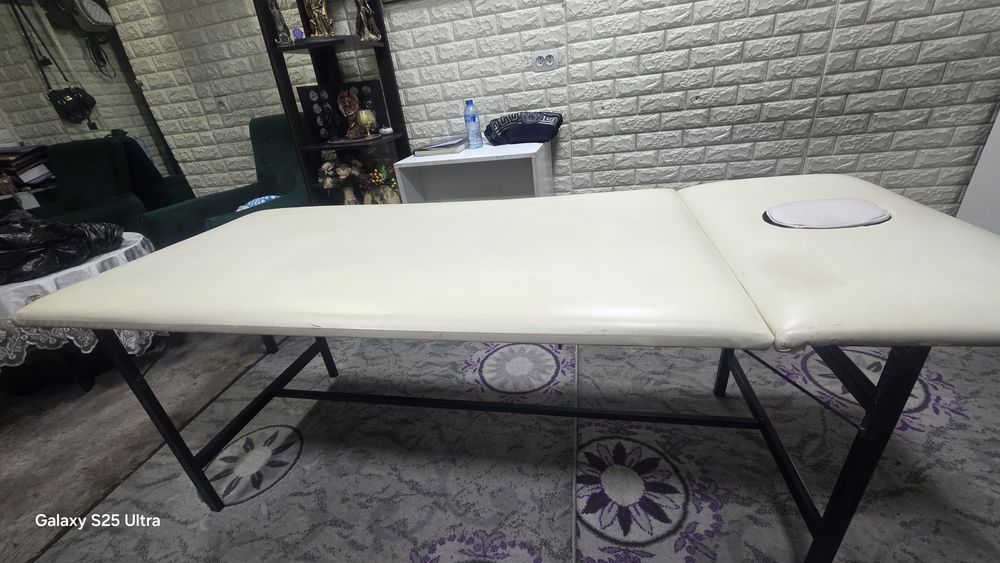 Продам кушетку срочно.