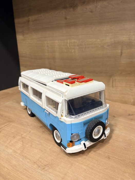 Mașinuță LEGO Volkswagen T2 Camper Van VW + surf board