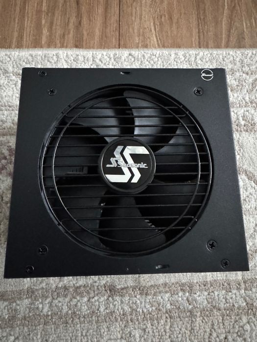 Vand sursa de alimentare Seasonic Focus 650W modulara, in gar