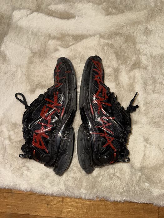 Balenciaga runner grafitti