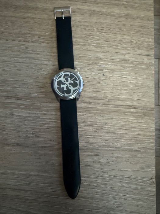 Часовник дамски Guess