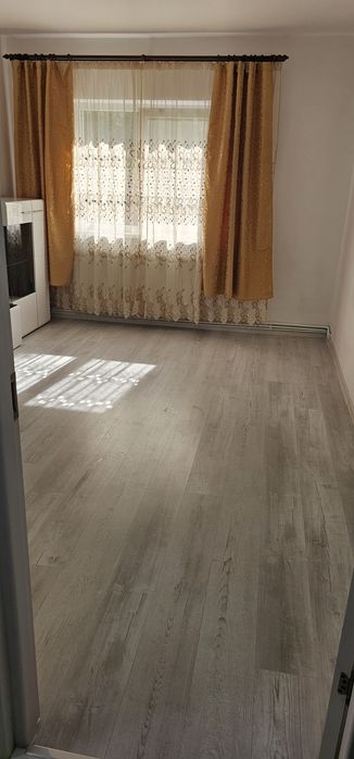 Vând Garsoniera etaj 2
