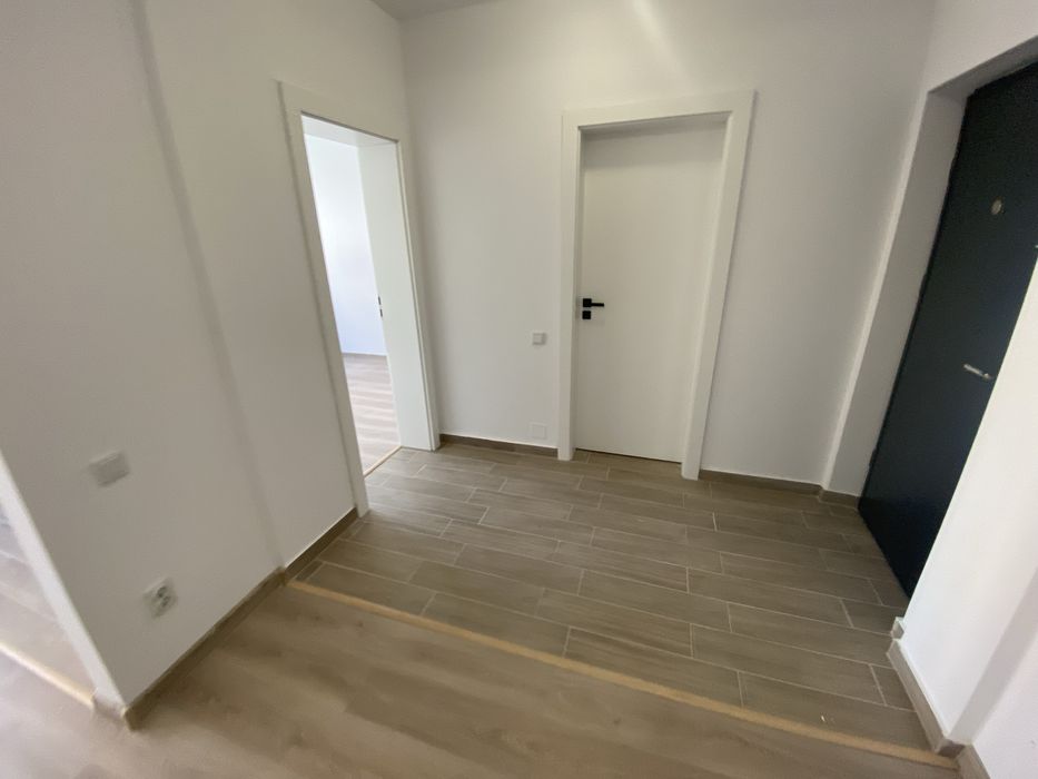 Spatiu/Apartament nemobilat de inchiriat | Zona centrala | Floresti