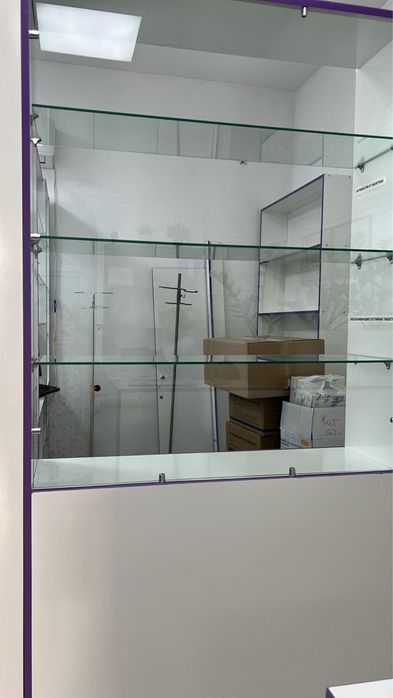 Продам мебель под аптеку, ветрины