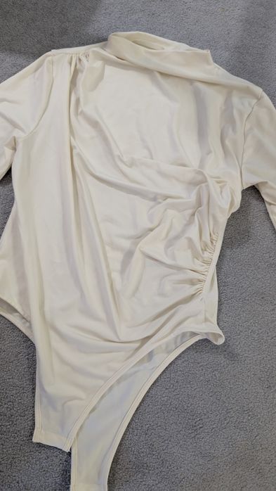 Сутиени и Боди цвят шампанско