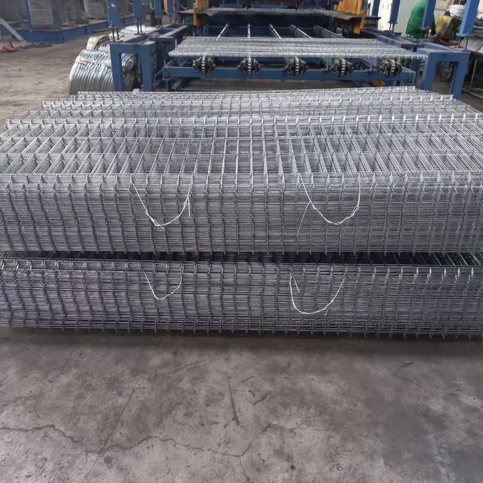 Realizăm garduri din plasă bordurata la oferta
