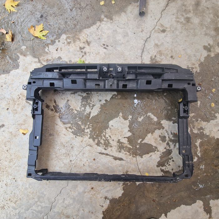 VW TOURAN 2019  след 2015 маска радиатор