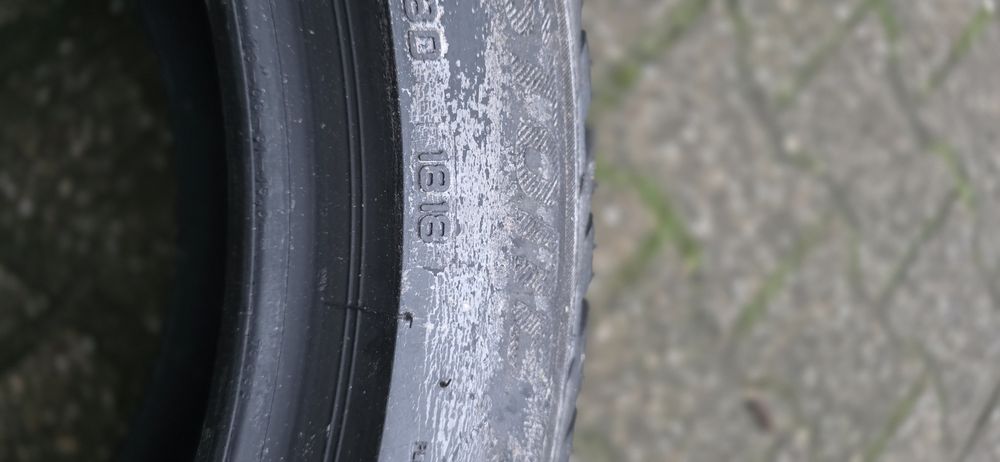 Vând cauciucuri 215/50 r18