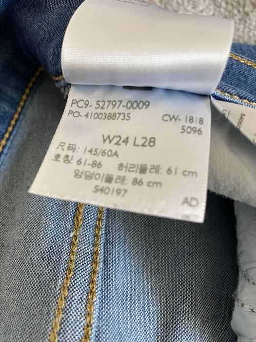 Blugi cu talie înaltă Levi’s