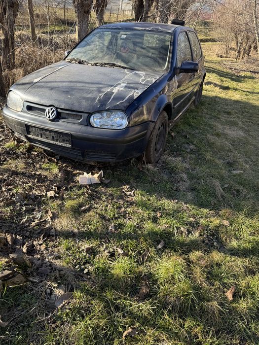 Vand golf 4 pentru dezmembrari
