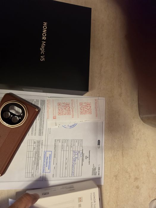 Продавам Honor Magic V5 с гаранция