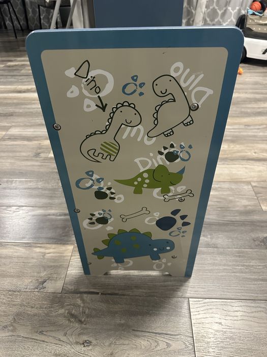 Етажрка за играчки