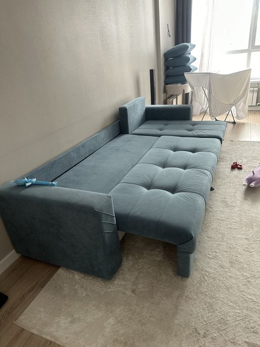 Диван с подушками 110.000