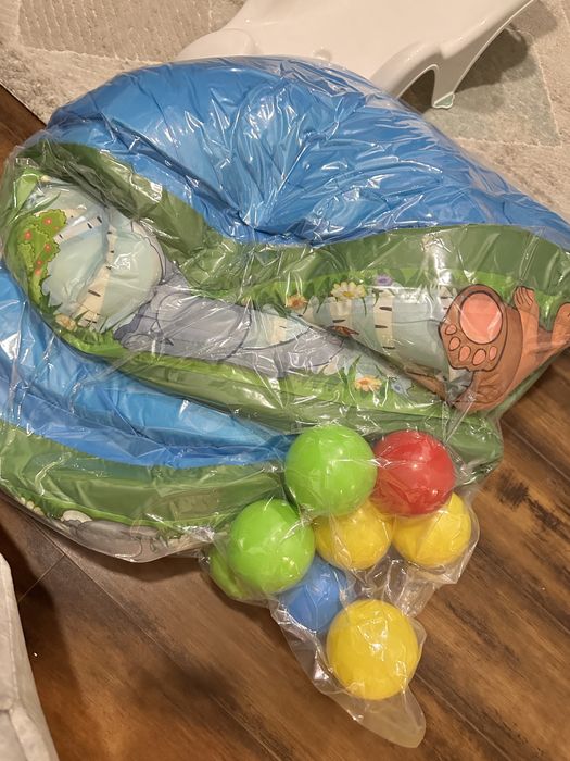 Продам Детский бассейн шарики