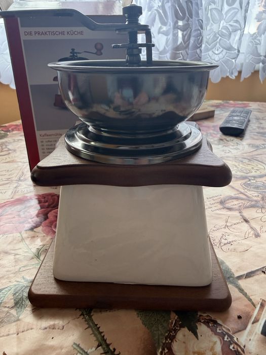 Ретро ръчна кафемелачка – нова, немско качество