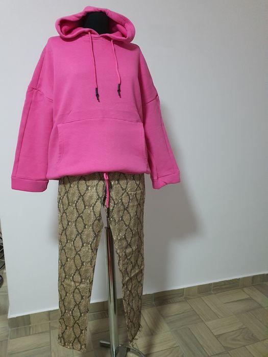 Blugi/ pantaloni Snake print, model in tendințe, confortabil;