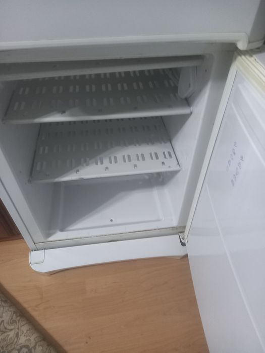 Холодильник indezit