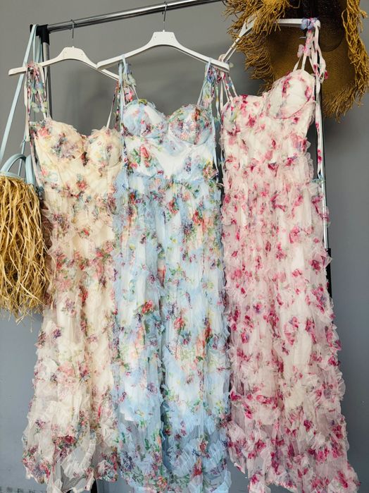 Уникална рокля с презрамки дантела тюл