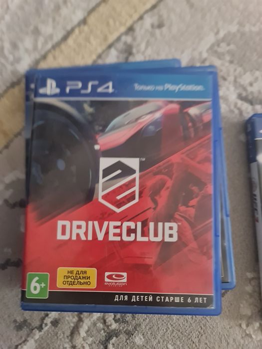 Продаю playstation 4 silim