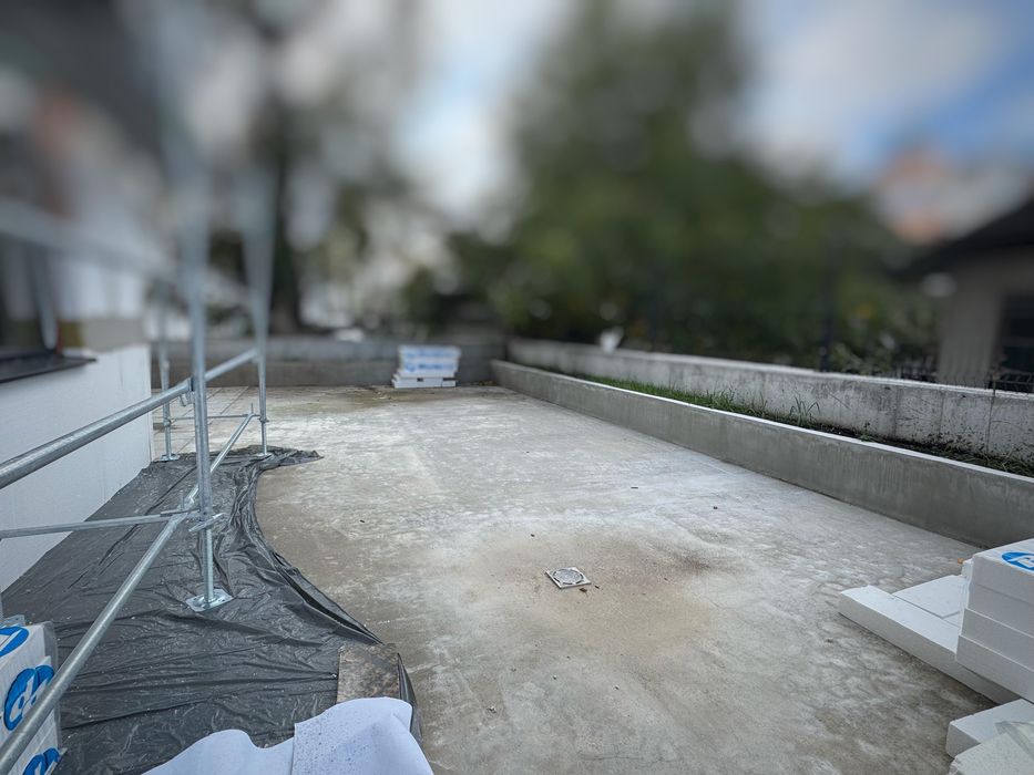 Двустаен Апартамент със 100 кв. Двор ! Пред Акт 15 , Център !