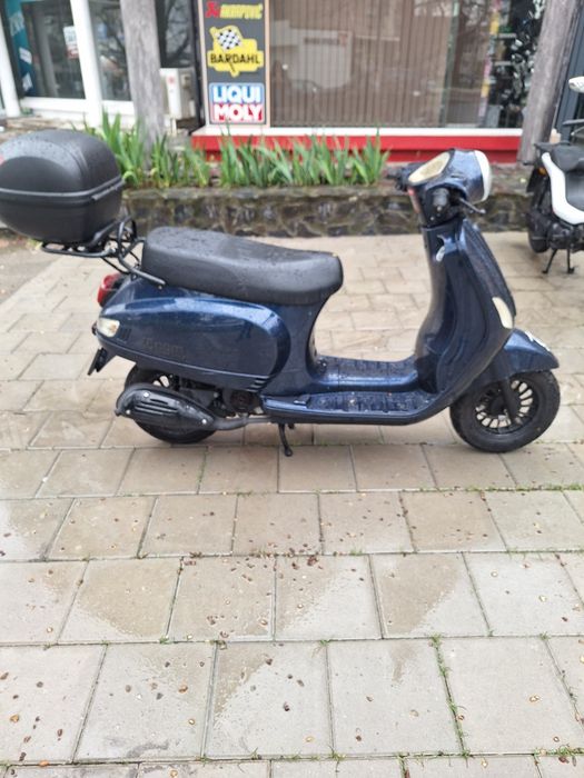 Продава се скутер BTC 50  кубика - нов внос