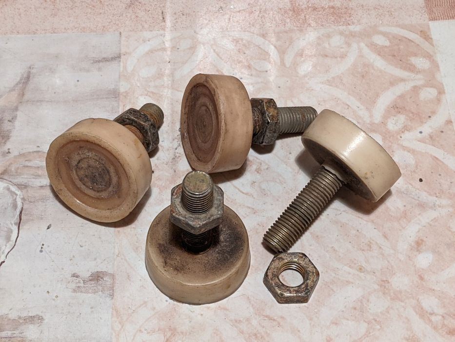 Крачета (стъпки) M10x1.25 за пералня и др. уреди