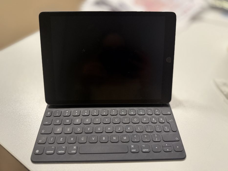 Ipad generatia a 8-a cu tastatura sau fara