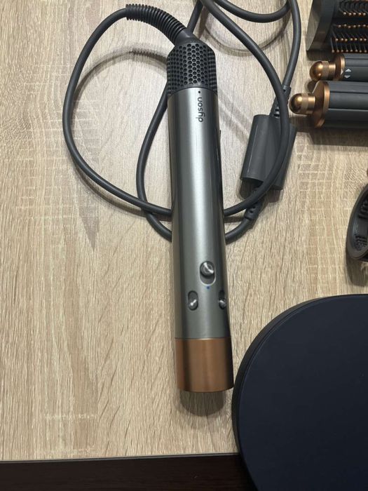 Dyson Airwrap с кутия