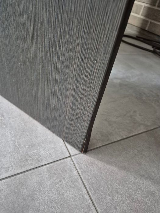 Врата с каса и панти