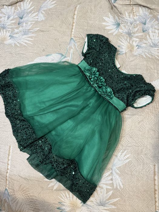 Продам зеленое красивое платье