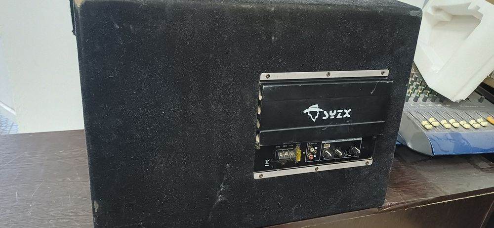 Продам автомобильный сабвуфер