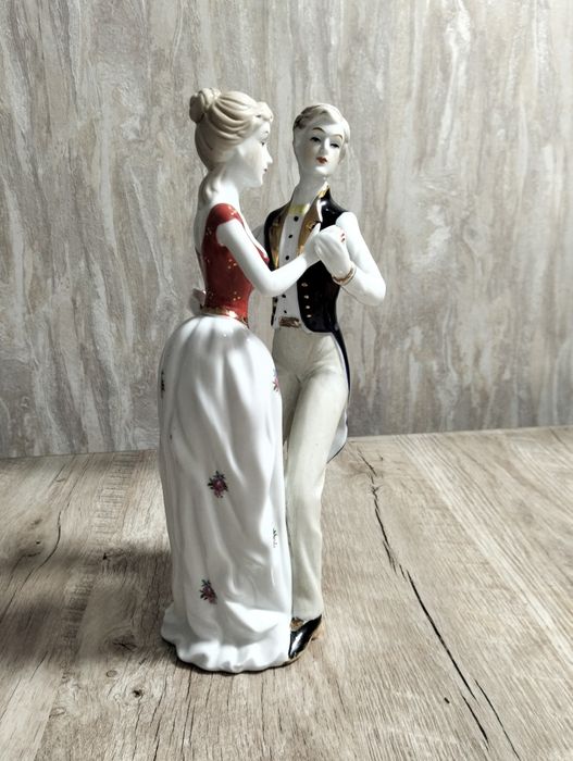 Пара фарфоровая.