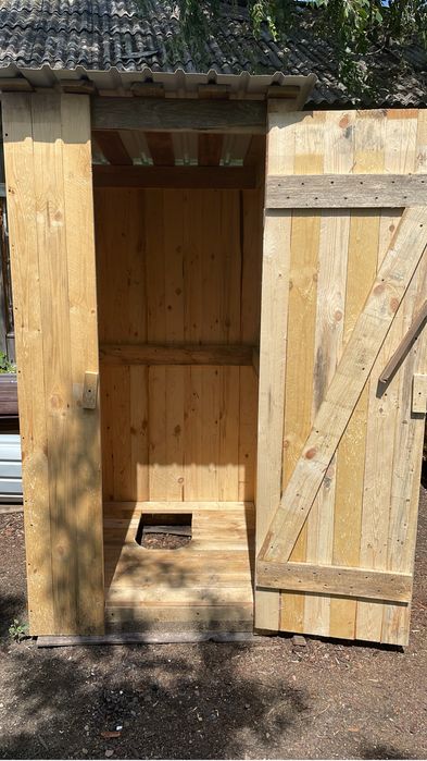 Туалет уличный, дачный