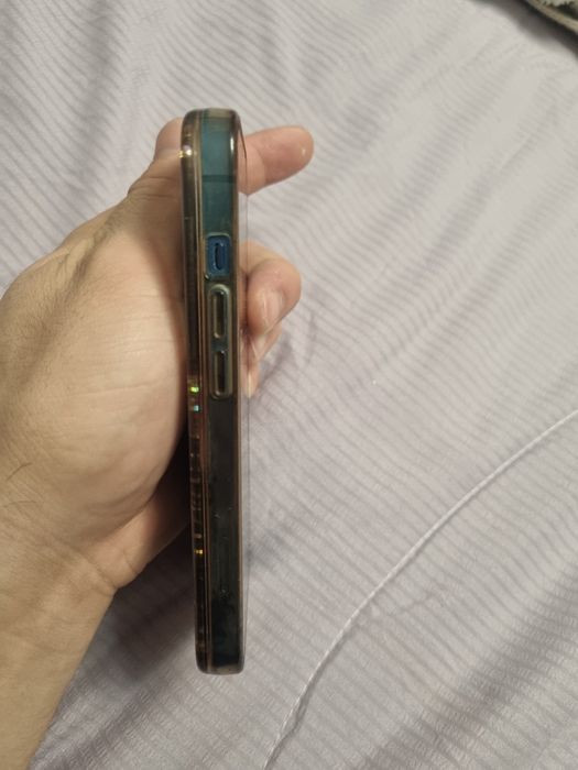 Продам iPhone 13